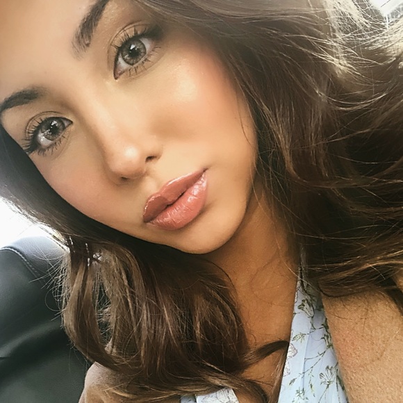 Meet your Posher, Nicole - Picture 6 of 7